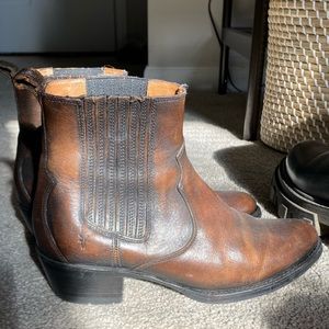Frye brown and black distressed chelsea boot